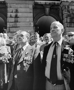 102767 Afbeelding van de ontvangst van de veteranen van het Reconnaissance Regiment van de 49th West Riding Division ...